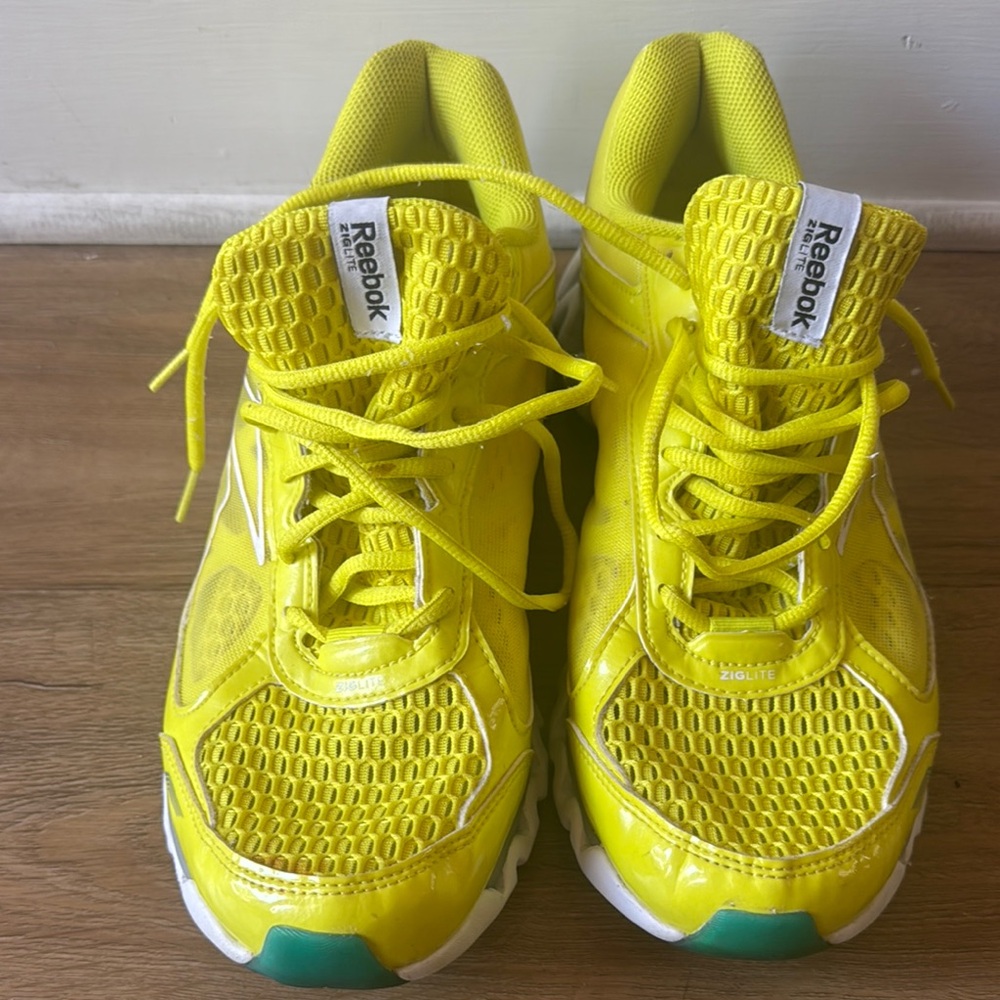 Men’s Reebok Zigtech Pulse Yellow Sneakers with Breathable Mesh and Streamlined